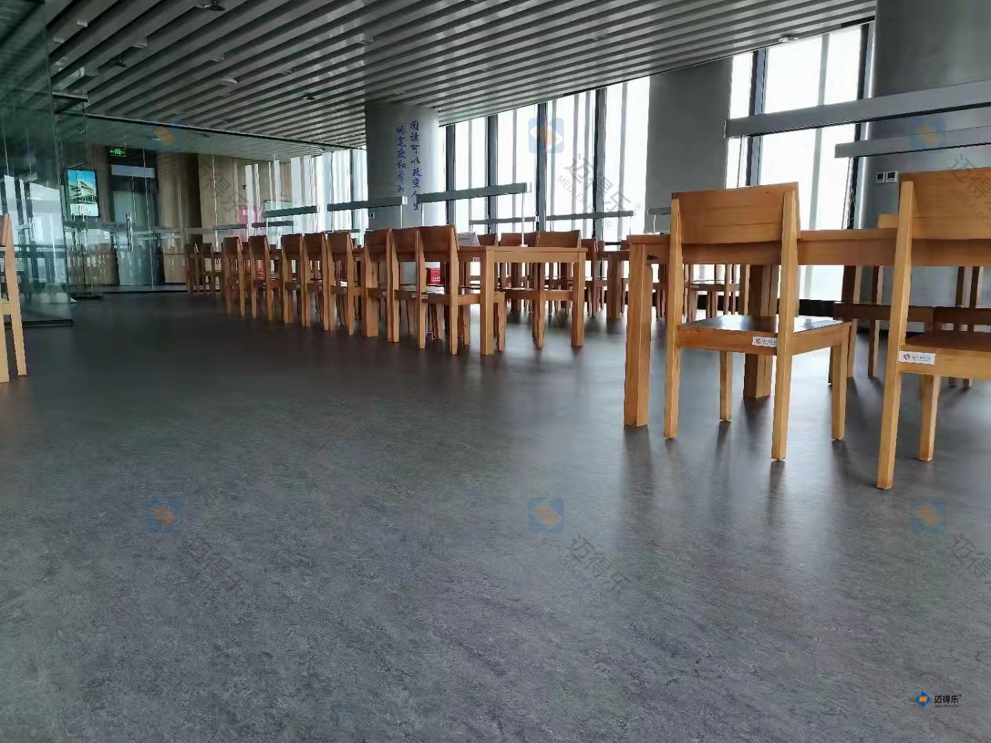 福尔波亚麻地板 早教幼儿园地胶 学校办公室展厅 亚麻油地板_c37ea91d.jpg